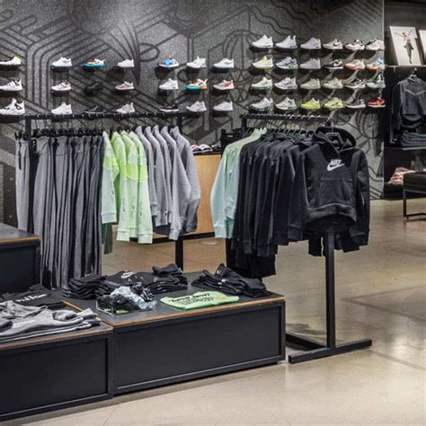 Nike: Sportswear shoppen 